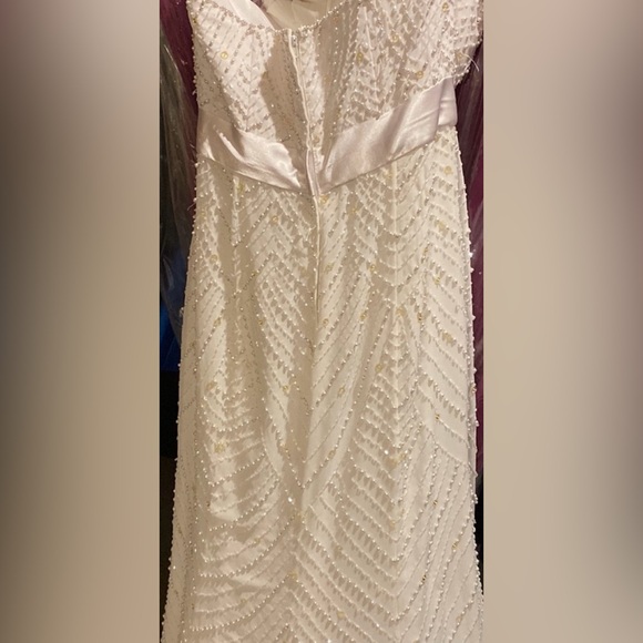 Kathy Ireland 2Be White Beaded Chiffon Straight Wedding Gown with shawl - Picture 7 of 10